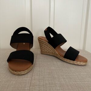 André Assous | Allison Wedge Sandal in Black • 36 (espadrille-style wedge)